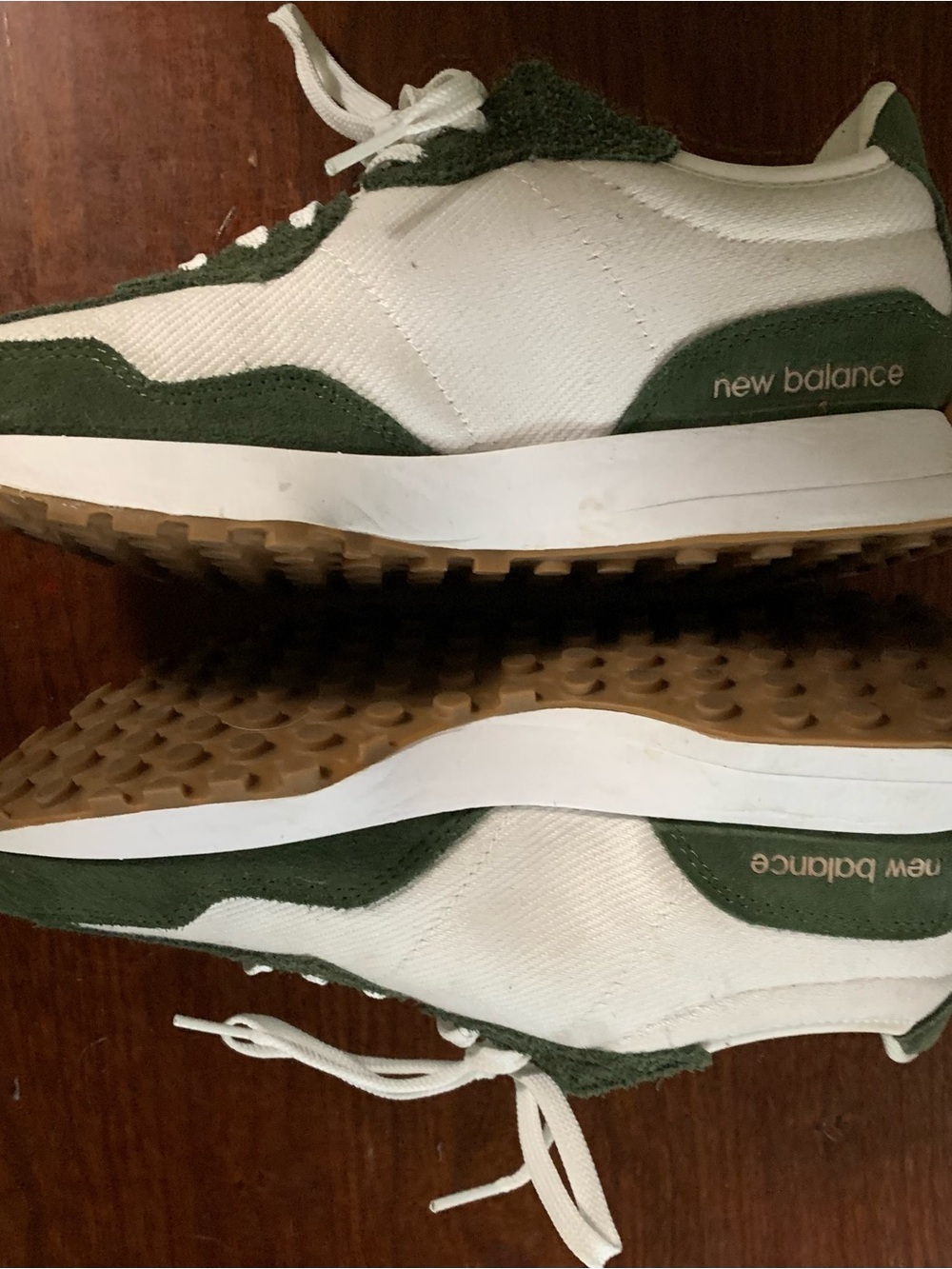 New Balance 327 White, Beige & Green Low-Top Sneakers - Picture 4 of 8